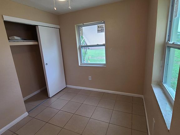 4th image of 21450 Gladis Ave