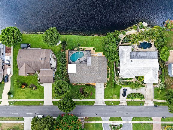 2nd image of 3250 Lakeview Blvd