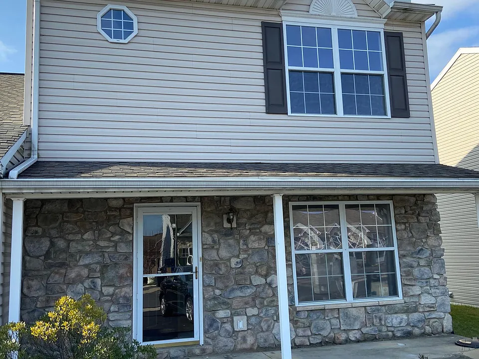 13 Johns Dr