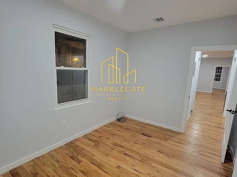 379 S 20th St #22R — Photo 14