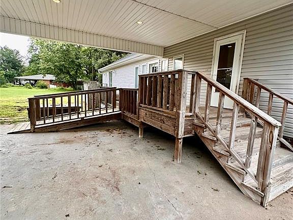 4th image of 209 S Davis Dr
