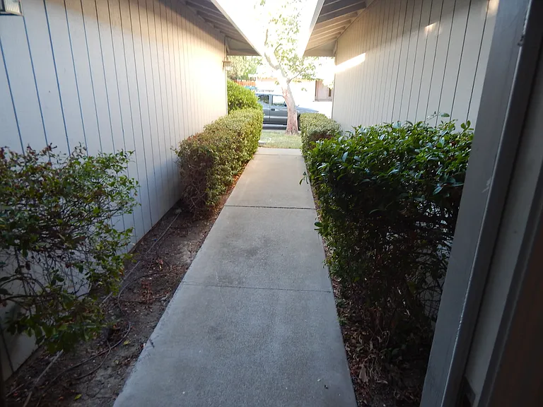 3339 Laguna Ave — Photo 27