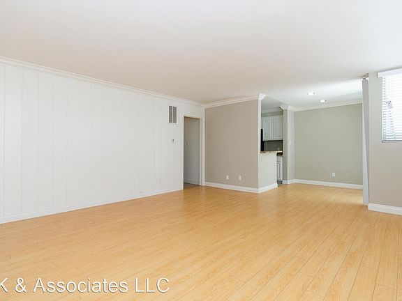 4th image of 11939 Darlington Ave APT 104