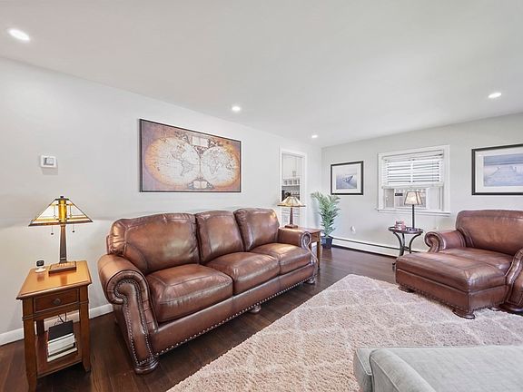 4th image of 106 Summer St