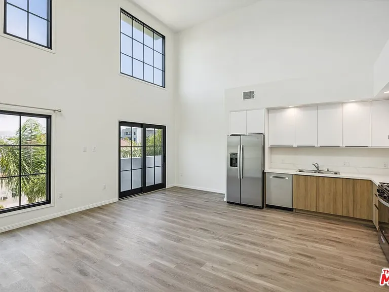 951 S Wilton Pl #302 — Photo 4