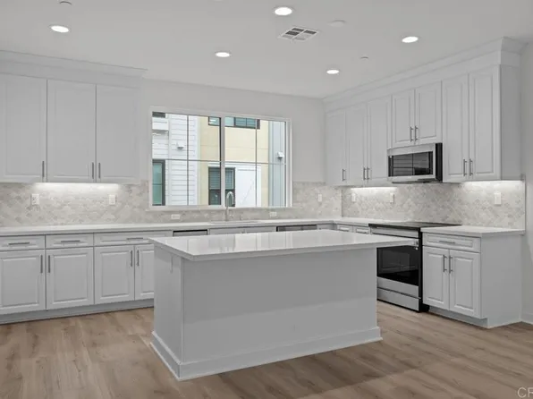 2564 Chamomile Ln, Carlsbad, CA 92008