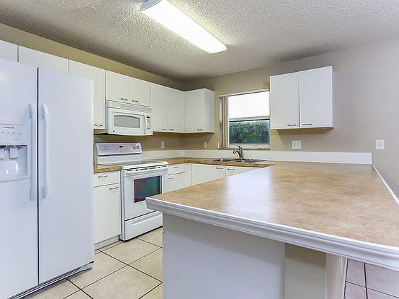 3rd image of 10851 NW 34th Pl