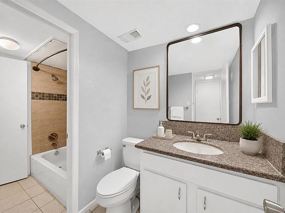 5th image of 2100 Wilcrest Dr APT 140