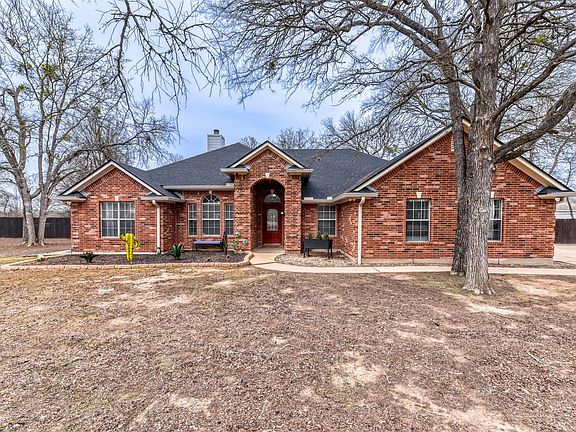 3rd image of 104 Spring Br