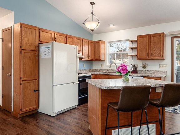 4th image of 564 Wildflower Dr