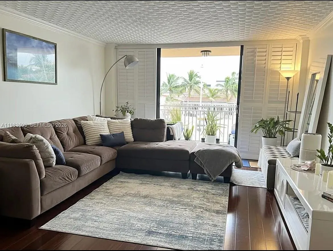 Waterside Towers Condo — Photo 4