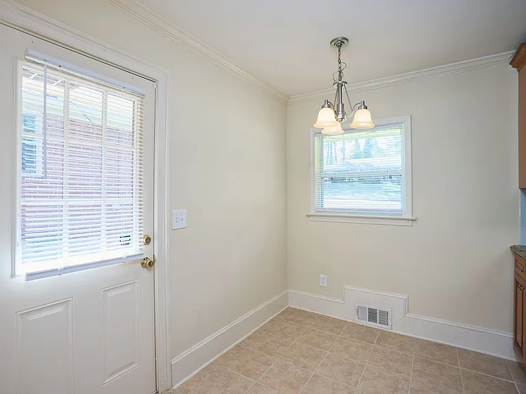 1950 Farris Dr — Photo 3