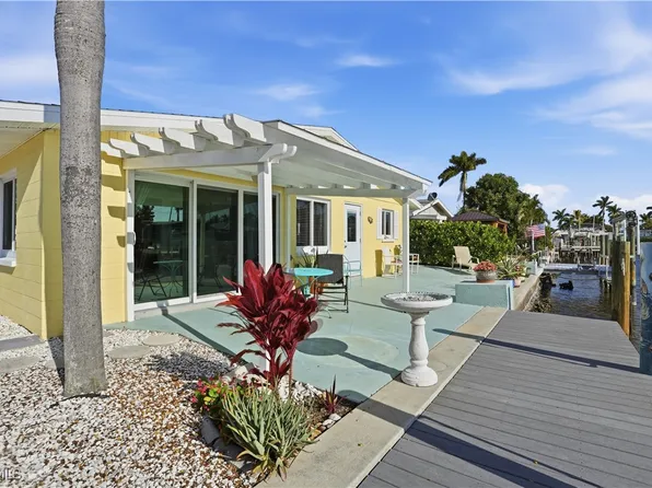 2607 Bayshore Dr, Matlacha, FL 33993