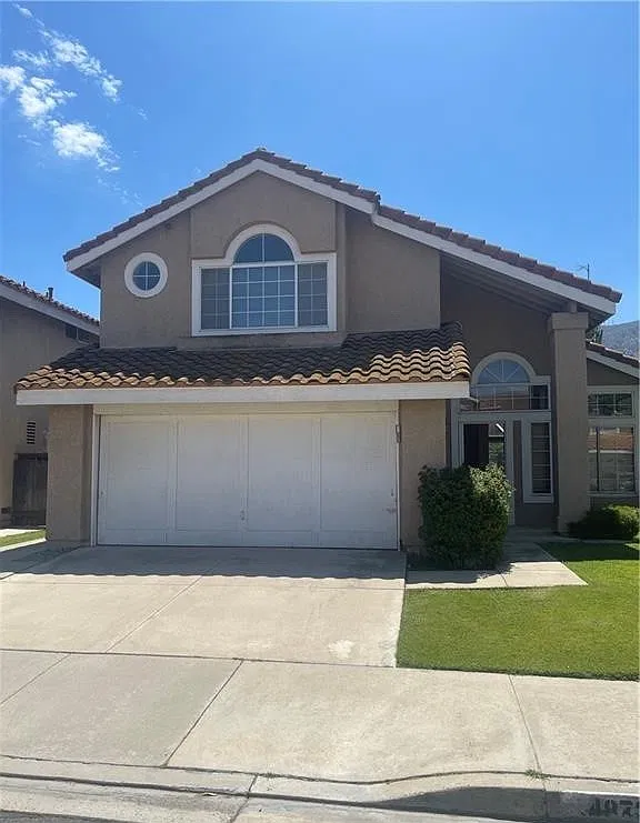 3 bed, 2.5 bath, 1613 sqft, $3,850 — Photo 1