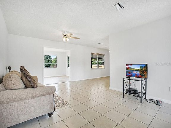 5th image of 2310 Fairgren Ave