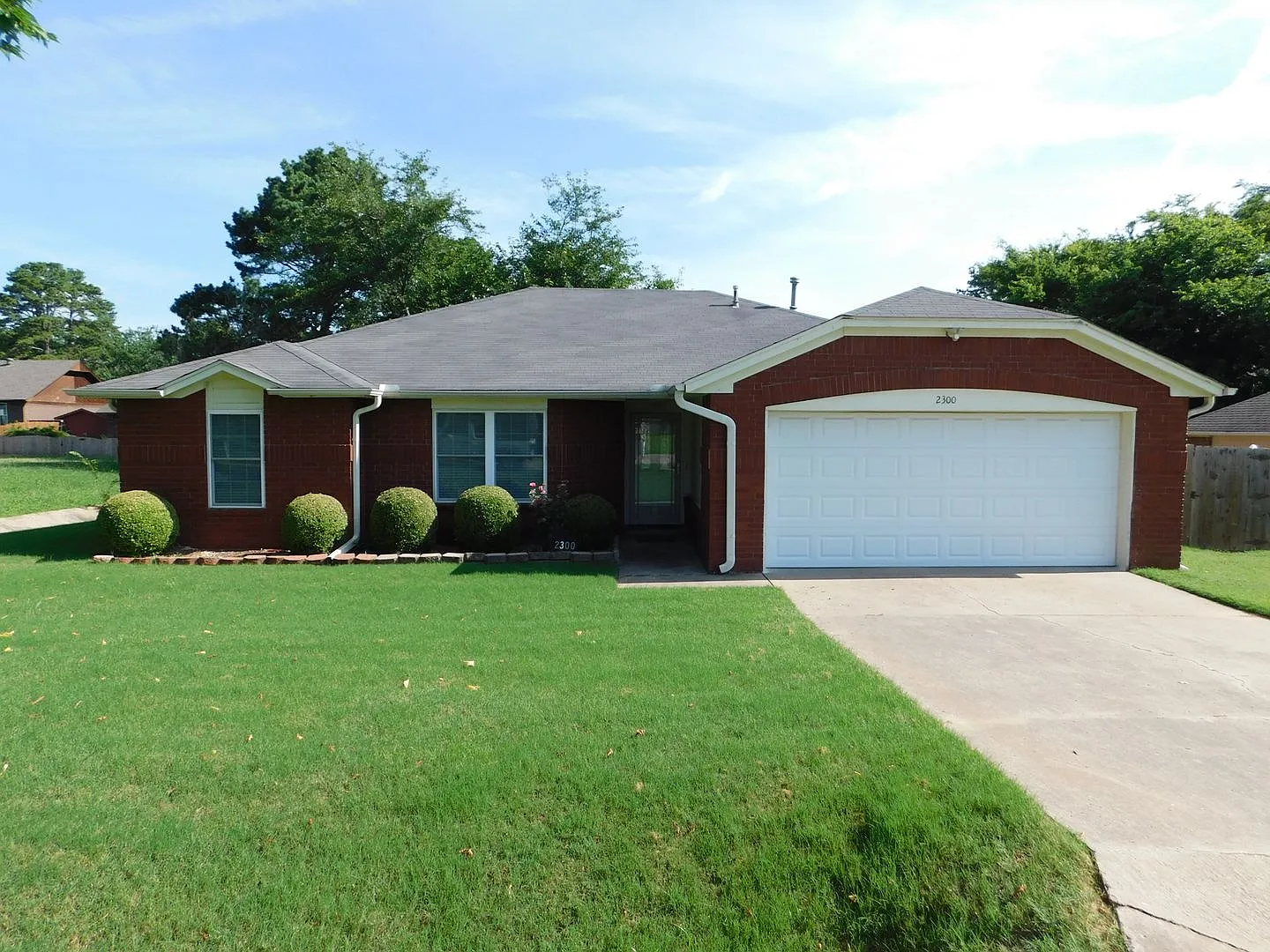 3 Bedroom 2 Bathroom House — Photo 1