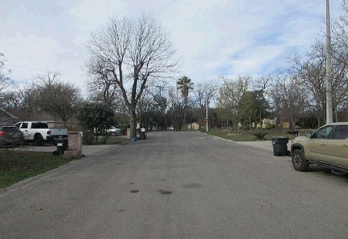 2nd image of 105 Elises Cir