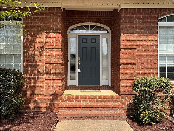 4th image of 842 Lynn Oaks St
