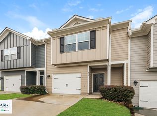 404 Highwood Ln, East Pt, GA 30344