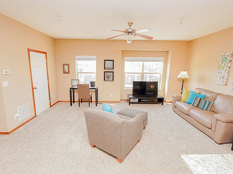 Maplewood Townhouses — Photo 9