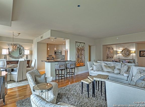 3rd image of 215 North Ctr