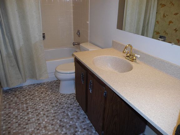 2nd image of 811 Cross Creek Ct APT C