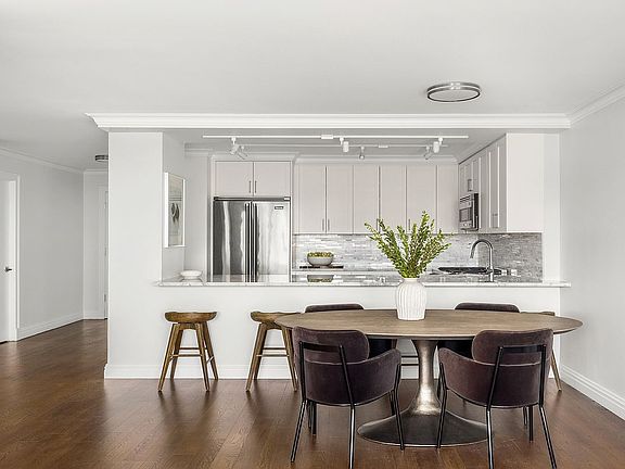 3rd image of 625 Main St #830