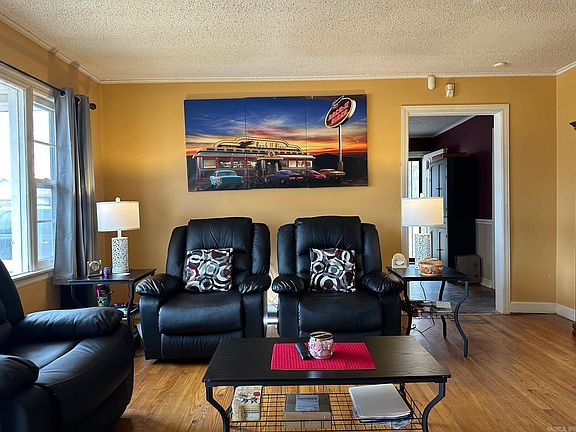 3rd image of 423 Laughrun Dr