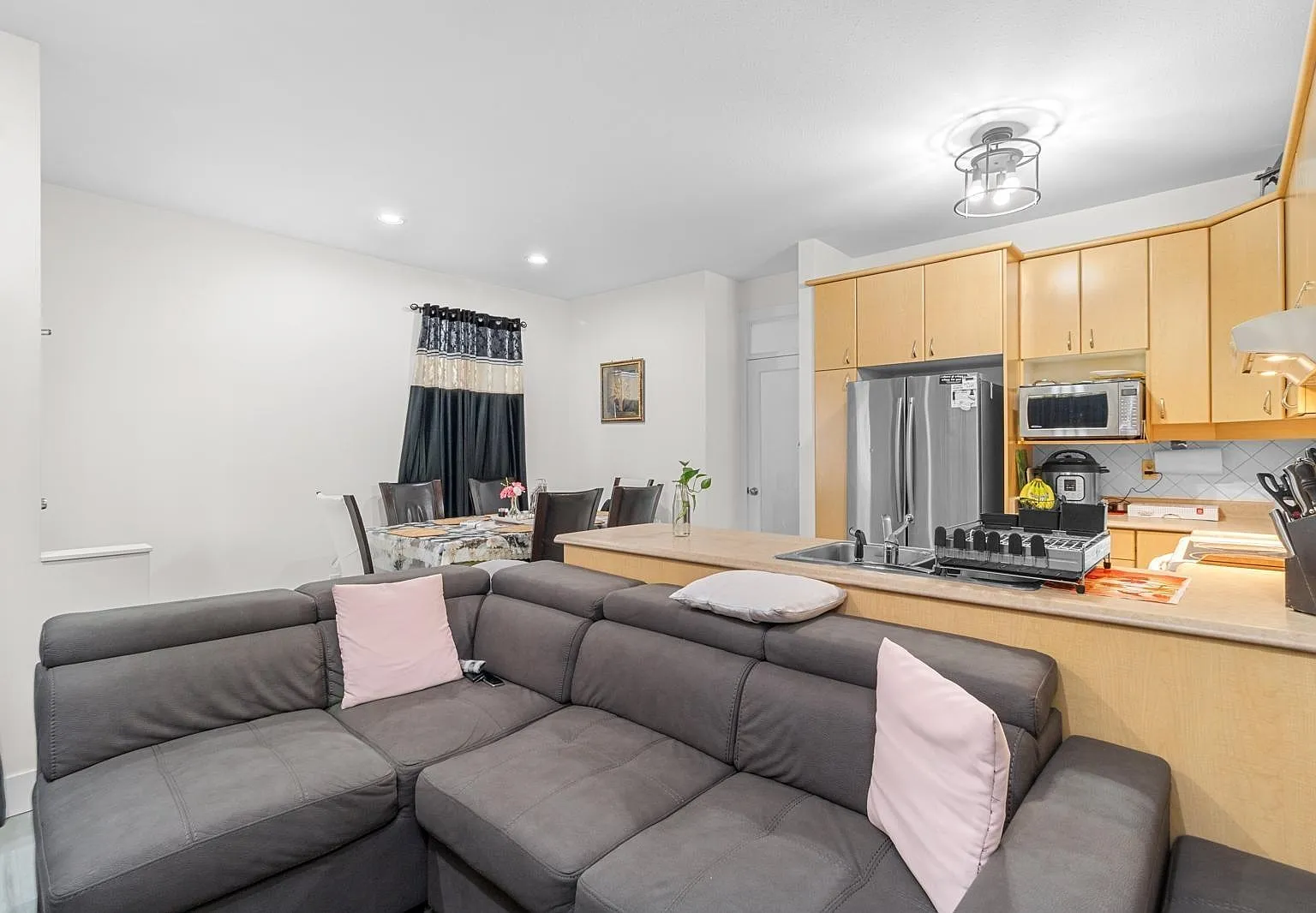 3 bed, 1500 sqft, $3,000 — Photo 2