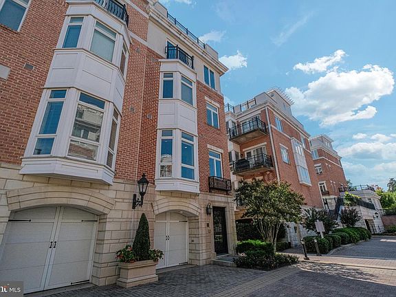 3rd image of 915 Valencia Ct #117