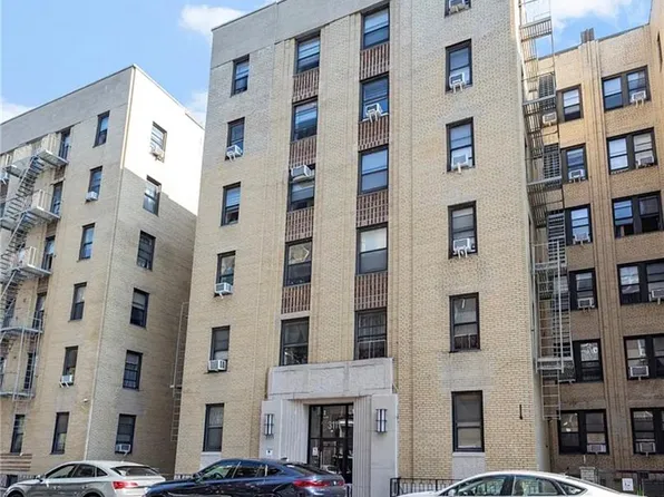 3111 Brighton 01st Place image 1 of 1