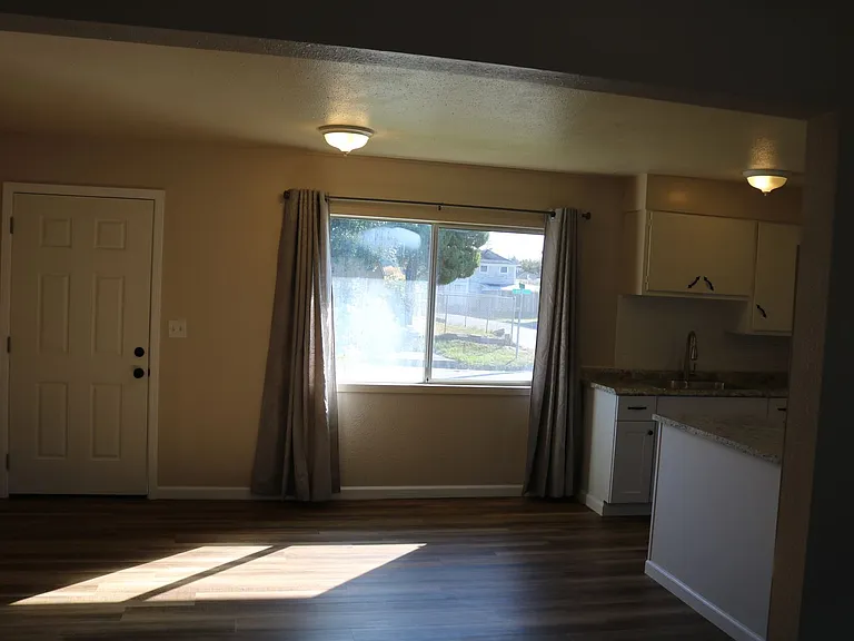 3588 Pine St — Photo 22