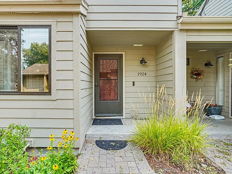 1924 S Teal Ln — Photo 1