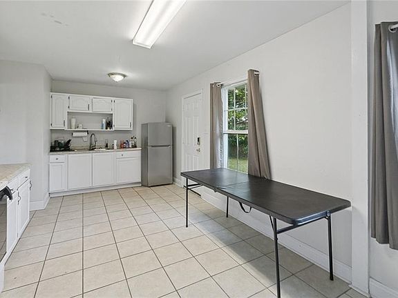 5th image of 509 Farmington Pl