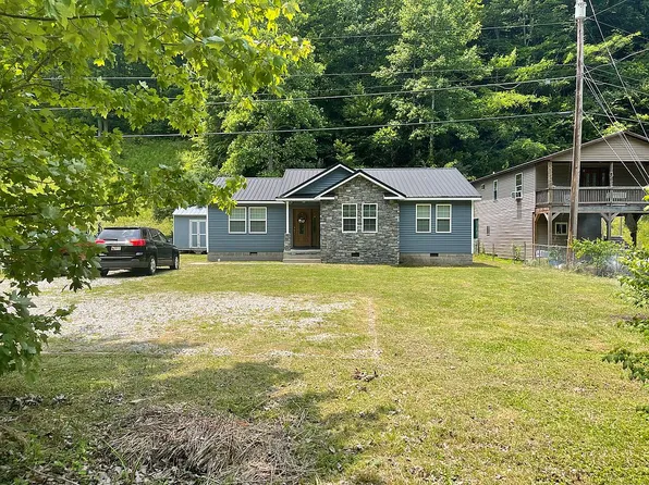 4022 Blacklog Rd, Inez, KY 41224