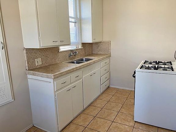 Beautiful, clean kitchen!