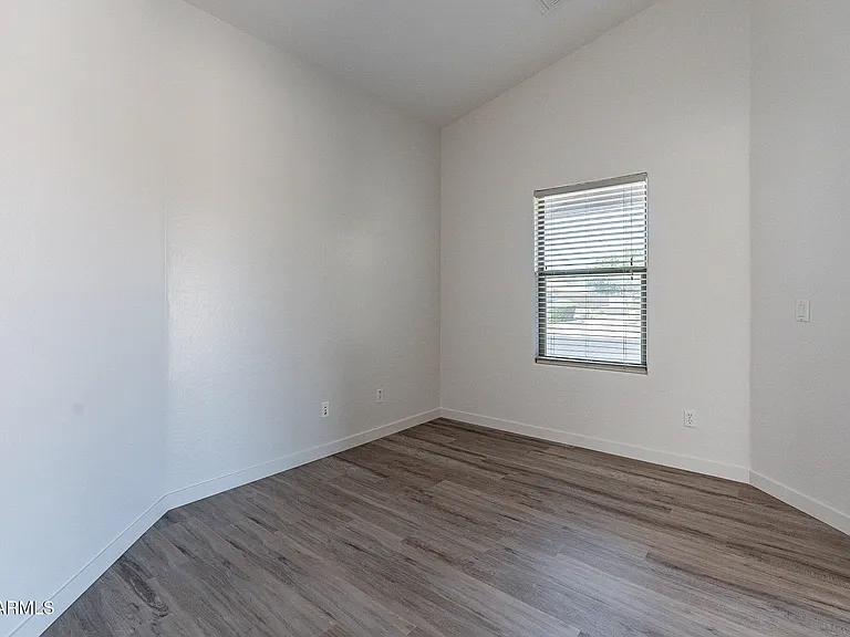 24866 W Huntington Dr — Photo 10