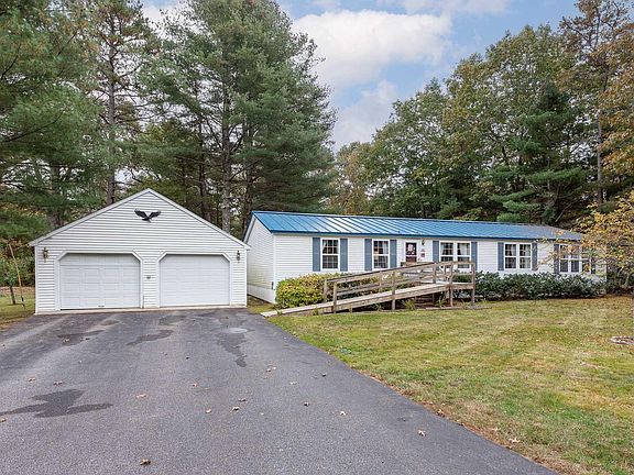 2nd image of 51 Marsh Brook Crossing