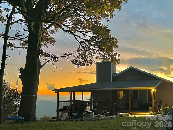 536 Lands End Ln, Maggie Valley, NC 28751