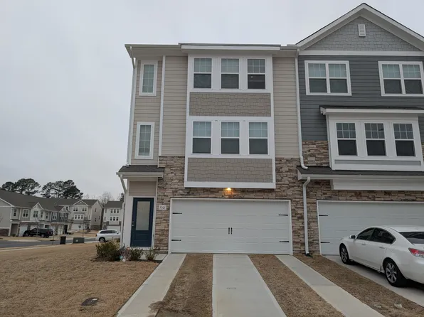 5301 River Reach Dr, Raleigh, NC 27616