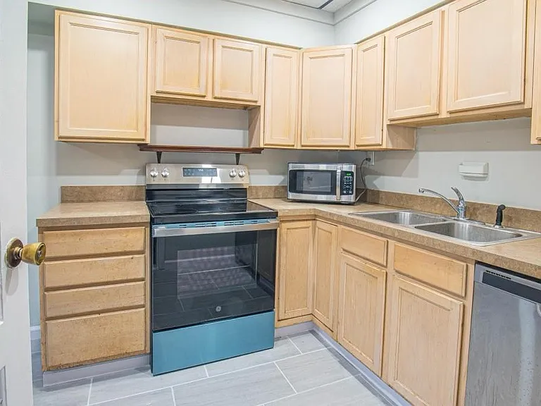 1399 Barlow Rd #1 — Photo 5