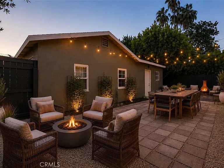 13902 Calvert St — Photo 29