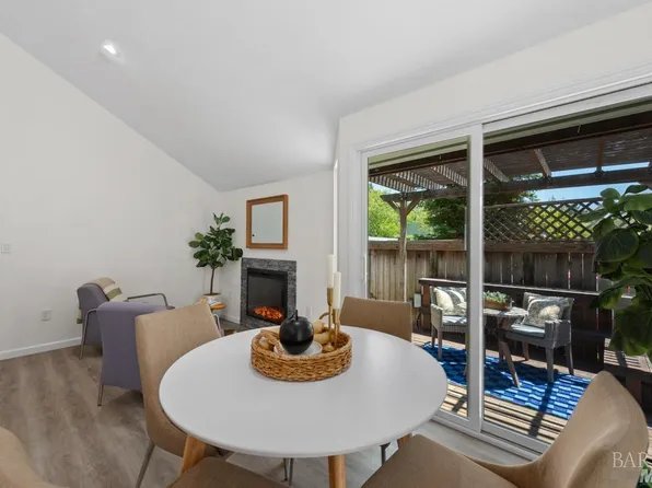 150 Courtyards E, Windsor, CA 95492