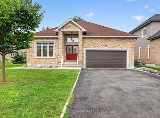201 Trailgate St, Ottawa, ON K1V0Z9