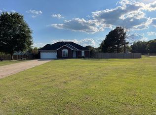 5911 Cedarlakes Cir, Lavaca, AR 72941