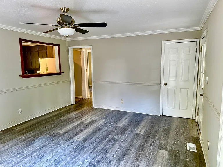 1156 Ridgeway Dr — Photo 4