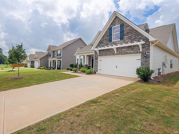 2nd image of 149 Spyglass Ln