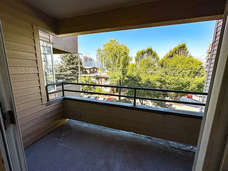 Castellan Apartments — Photo 30