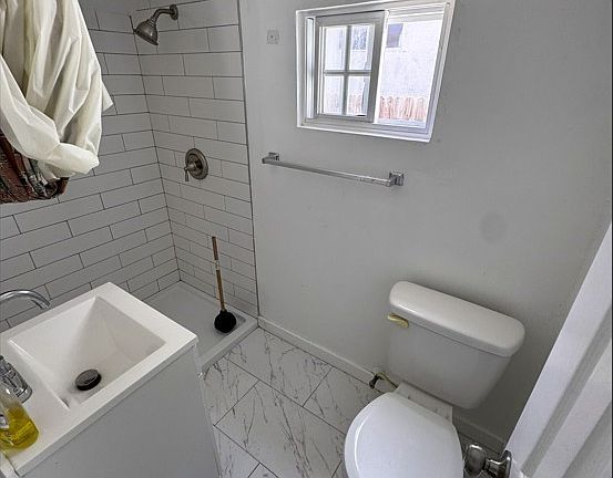 4th image of 563 W 12th St