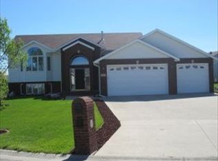 1643 Westwood Ct, West Fargo, ND 58078